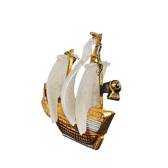 Vintage Ship Brooch Gold Tone Sailing Vessel with Frosted Lucite Sails Art Deco - Picture 2 of 4